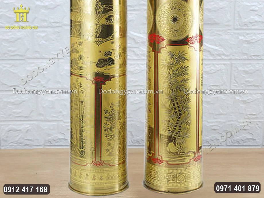 Họa tiết tứ qu&yacute; tr&ecirc;n th&acirc;n đ&ocirc;i lộc b&igrave;nh